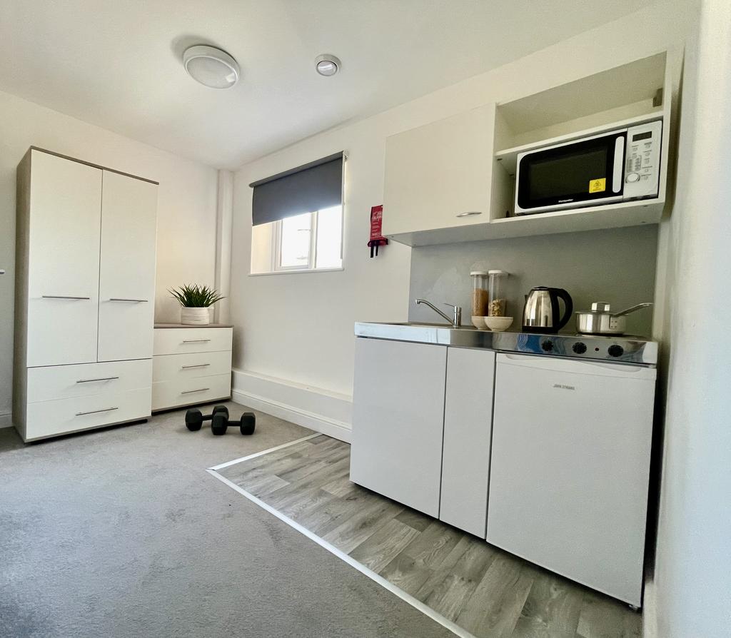 Apartment in Southampton - View 3