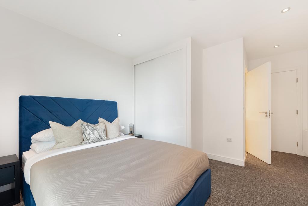Apartment in WEMBLEY - View 5