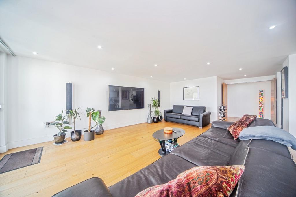 Apartment in Southampton, Ocean Village - View 2