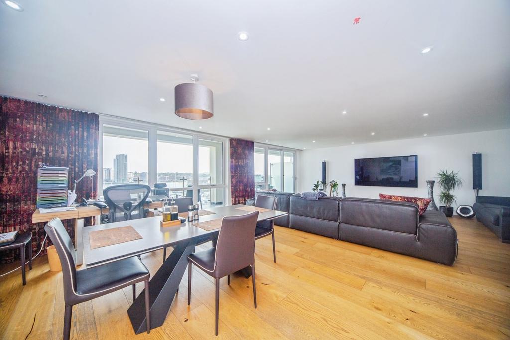 Apartment in Southampton, Ocean Village - View 5
