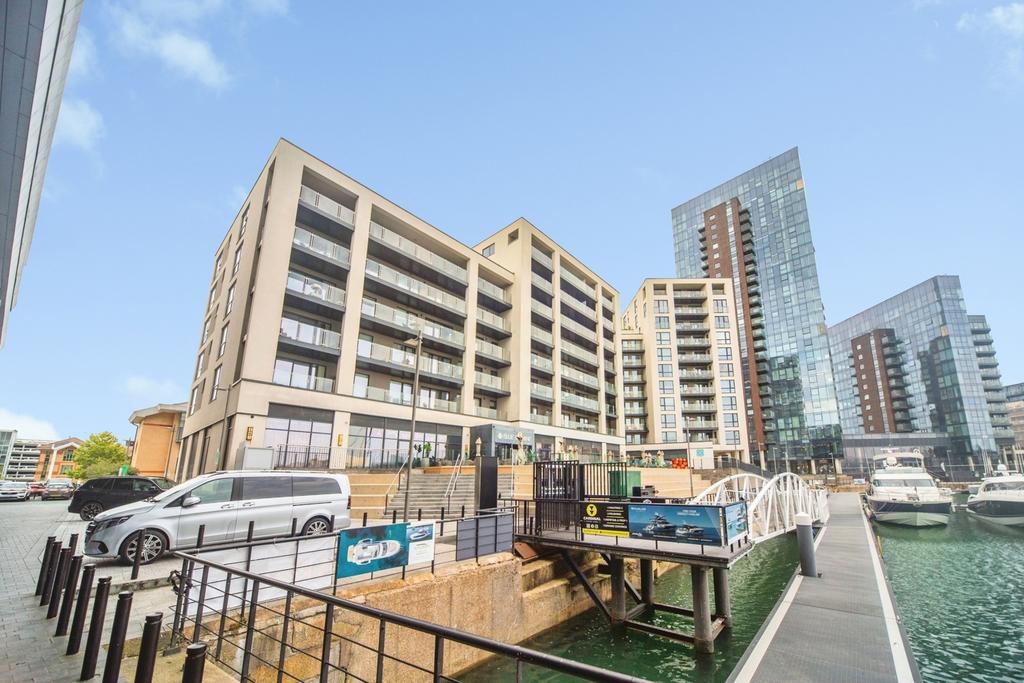 Apartment in Southampton, Ocean Village