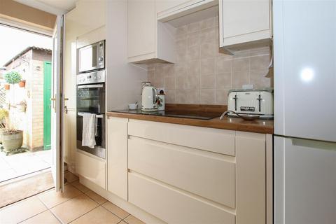 1 bedroom semi-detached bungalow for sale, Stocks Lane, Kelvedon Hatch, Brentwood