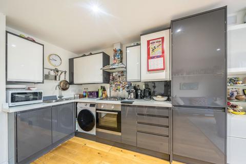 2 bedroom flat for sale, Eardley Road, London SW16