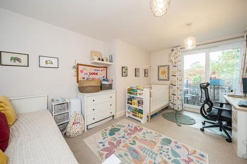 2 bedroom flat for sale, Eardley Road, London SW16