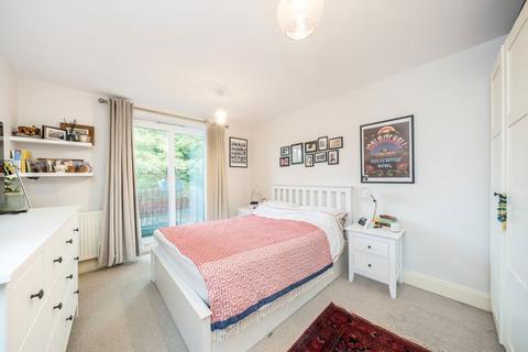2 bedroom flat for sale, Eardley Road, London SW16