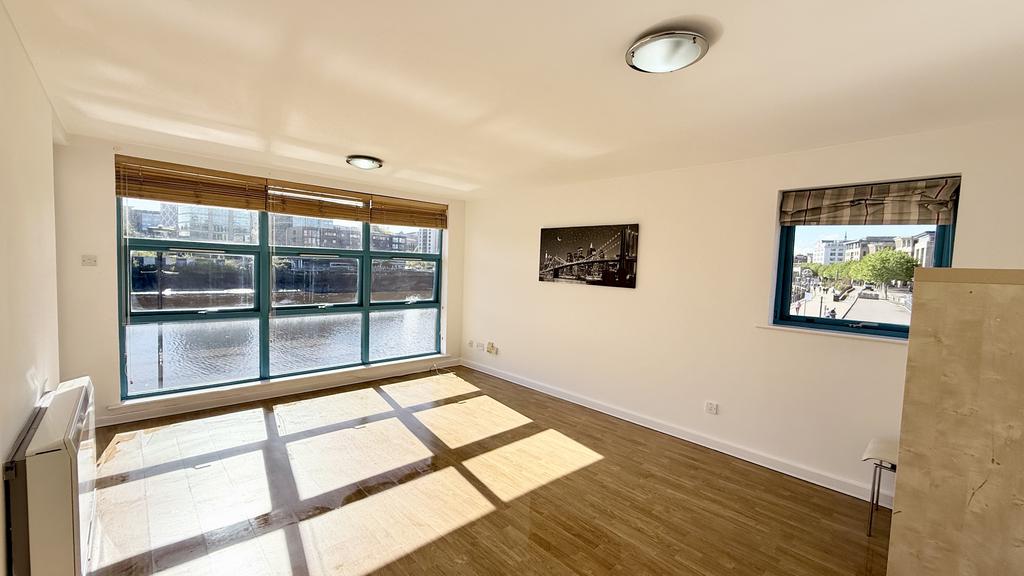 Apartment in Newcastle upon Tyne - View 5