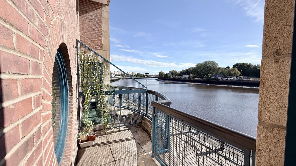 Apartment in Newcastle upon Tyne - More