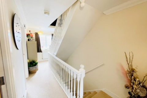 3 bedroom maisonette to rent, Bristol, BS20