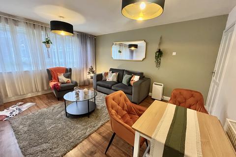 2 bedroom apartment to rent, Elm Close, NOTTINGHAM