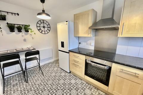 2 bedroom apartment to rent, Elm Close, NOTTINGHAM
