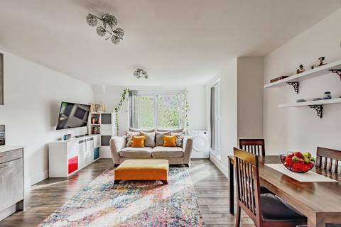 2 bedroom flat for sale, Russell Way, Crawley