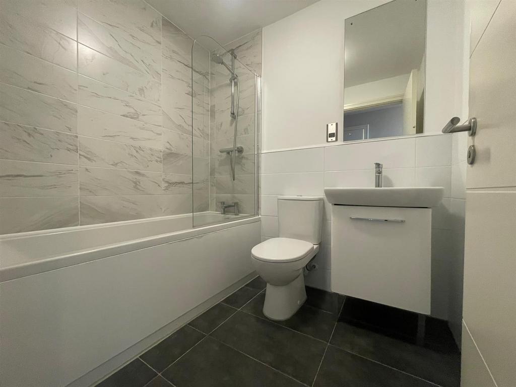 Apartment in Liverpool, Pride Quarter, Vauxhall - View 3