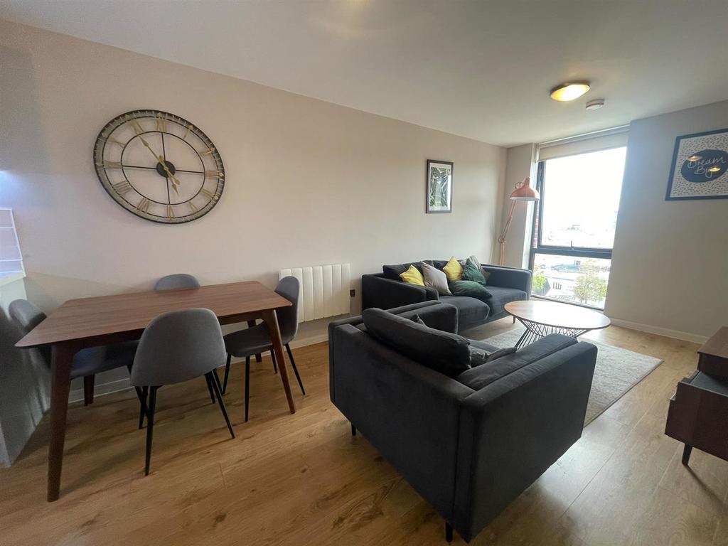 Apartment in Liverpool, Pride Quarter, Vauxhall - More