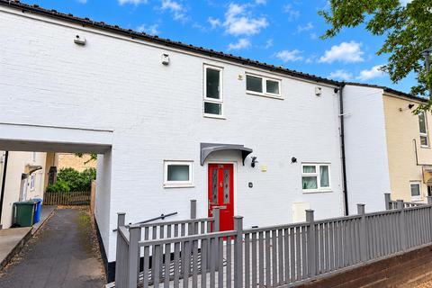 3 bedroom flat to rent, Skegness Walk, Corby NN18