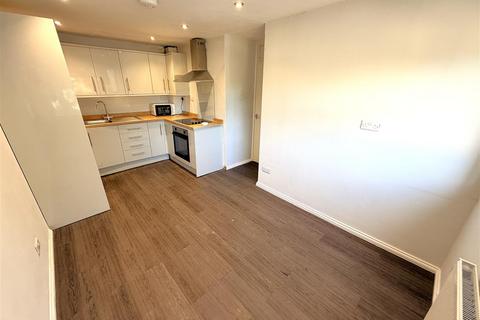 3 bedroom flat to rent, Skegness Walk, Corby NN18