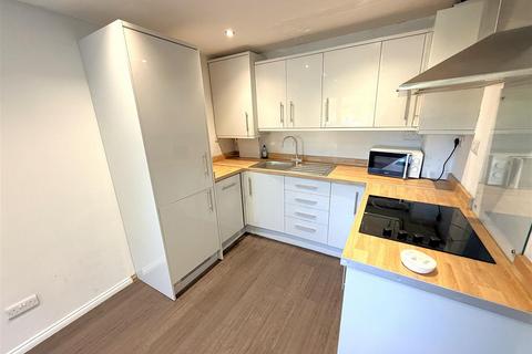 3 bedroom flat to rent, Skegness Walk, Corby NN18