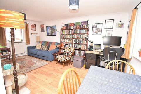 2 bedroom coach house for sale, Dart Walk, Southam Fields, Exeter, EX2