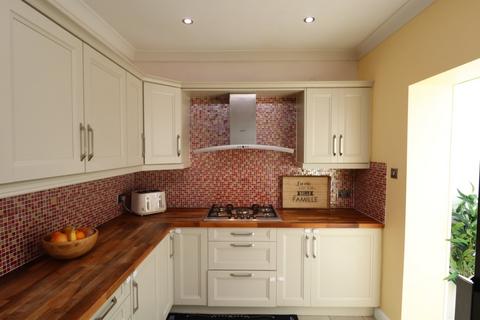 3 bedroom semi-detached house to rent, Swinnow Drive, Leeds, West Yorkshire, LS13