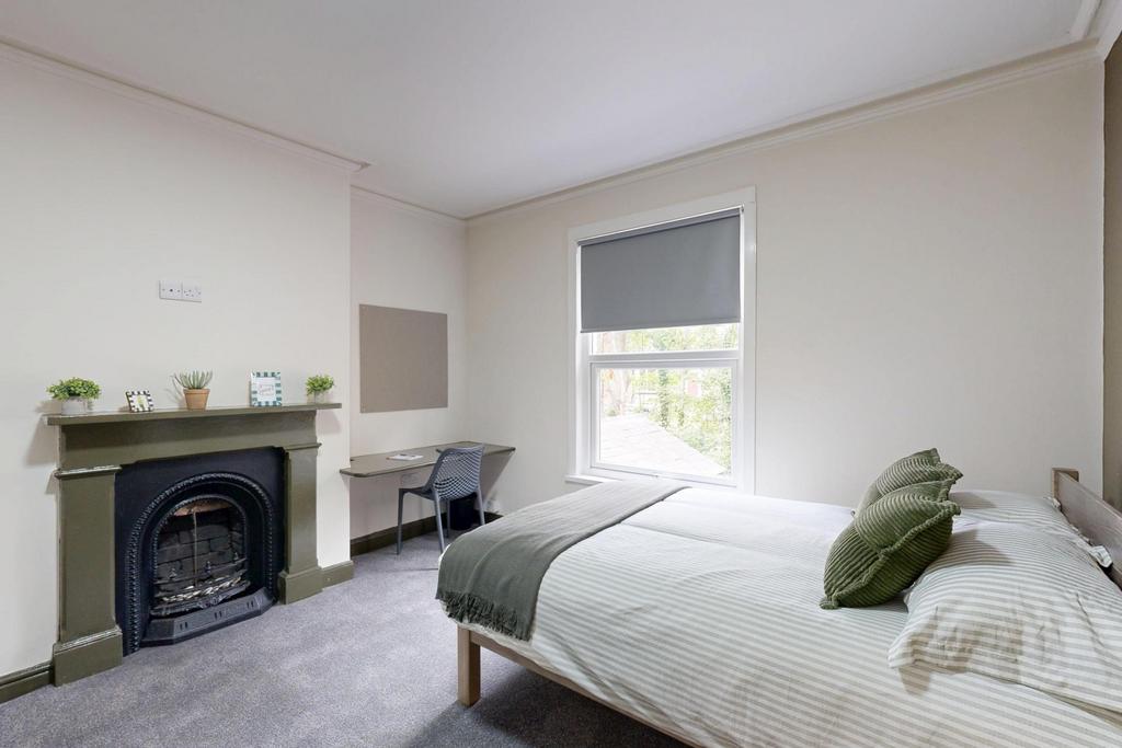 House in Leeds - View 2
