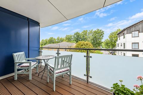 2 bedroom flat for sale, Yeoman Street, London, SE8