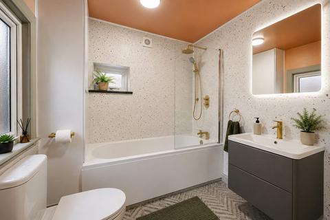 3 bedroom end of terrace house for sale, Stoneydown Avenue, London, E17