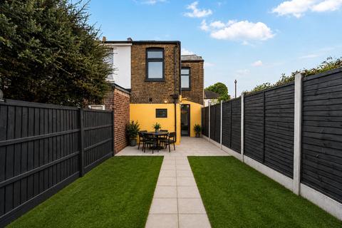 3 bedroom end of terrace house for sale, Stoneydown Avenue, London, E17