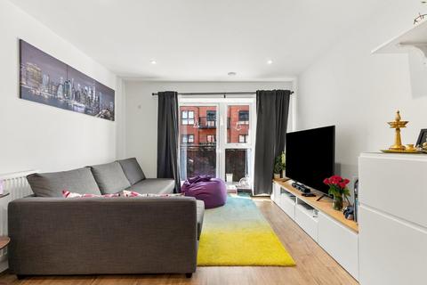2 bedroom flat for sale, Bennett Court, Pitcher Lane, Ashford, TW15