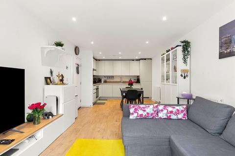 2 bedroom flat for sale, Bennett Court, Pitcher Lane, Ashford, TW15