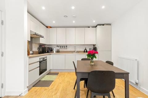 2 bedroom flat for sale, Bennett Court, Pitcher Lane, Ashford, TW15