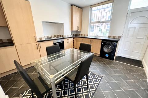 4 bedroom house to rent, Ashville View, Leeds LS6