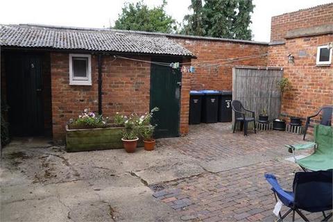 2 bedroom house to rent, Mill Hill Road, Market Harborough