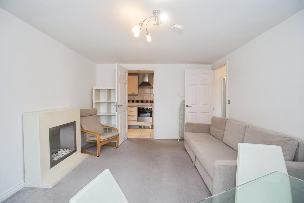 Apartment in Salford, Greater Manchester - View 3