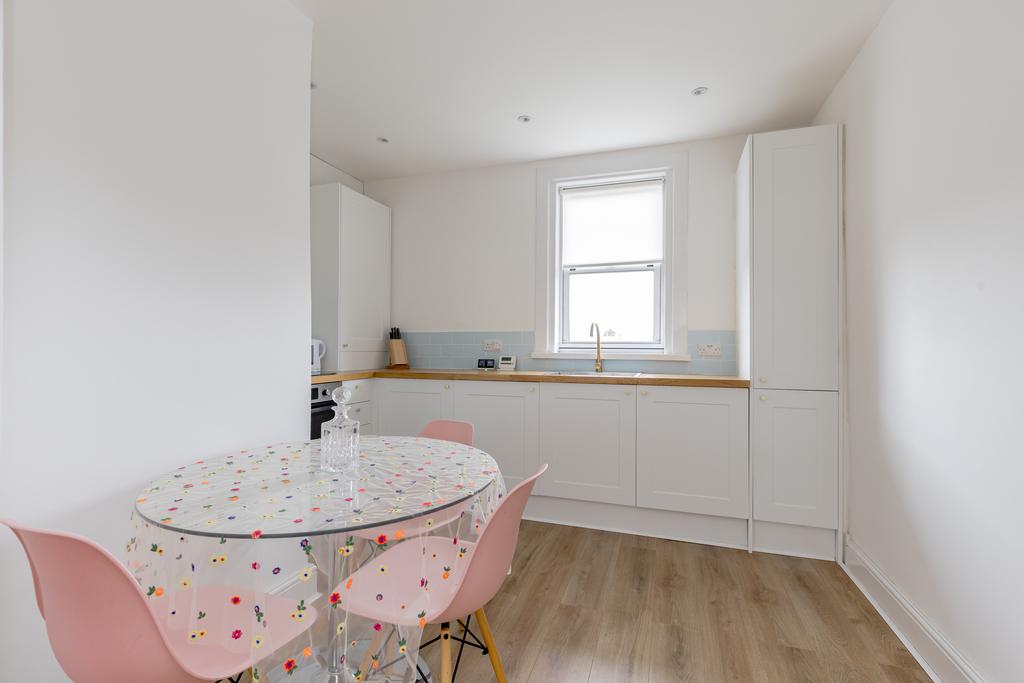 Apartment in Edinburgh - View 4