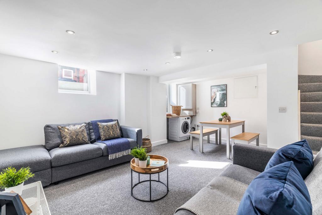 House in Leeds - View 4