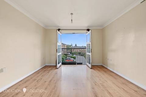 2 bedroom flat for sale, Buxhall Crescent, London, E9