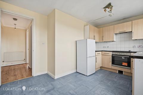 2 bedroom flat for sale, Buxhall Crescent, London, E9
