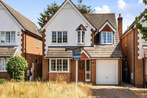 4 bedroom detached house to rent, Clifford gardens, Hayes, Middlesex