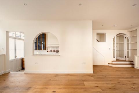 4 bedroom mews for sale, Courtfield Mews, London, SW5