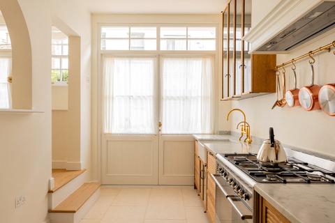 4 bedroom mews for sale, Courtfield Mews, London, SW5