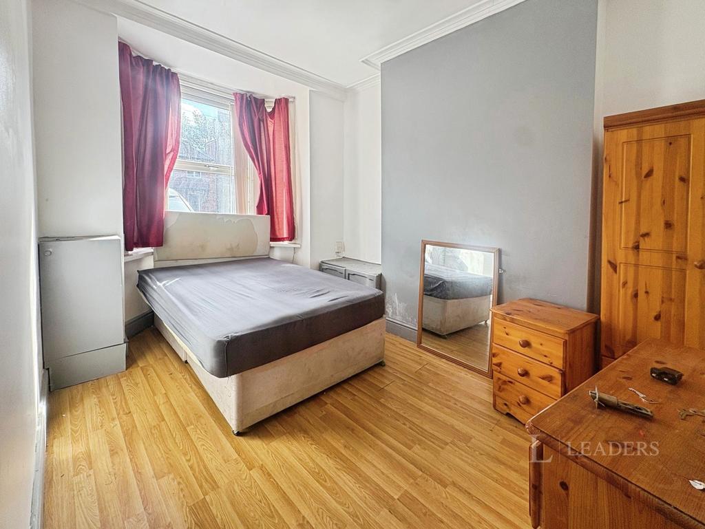 House in Beeston - View 2