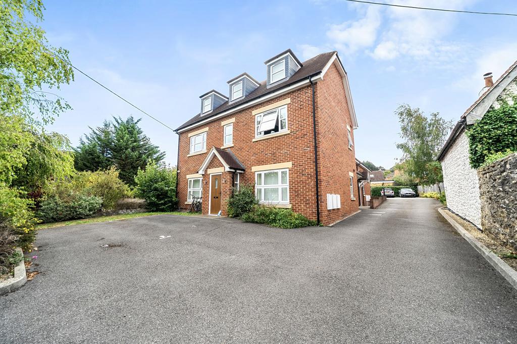 Apartment in Vale of White Horse, Dean Court, Cumnor