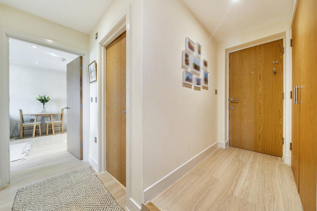 Apartment in Vale of White Horse, Dean Court, Cumnor - View 2