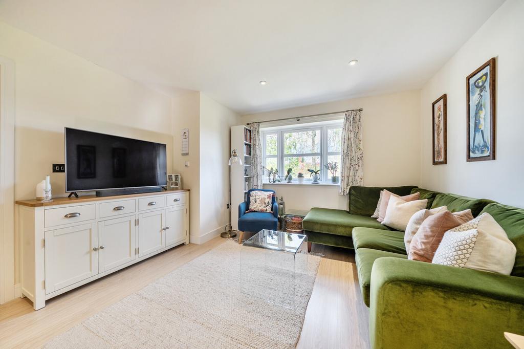 Apartment in Vale of White Horse, Dean Court, Cumnor - View 5