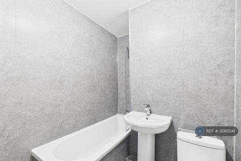 2 bedroom flat to rent, Causeyside St, Paisley, PA1