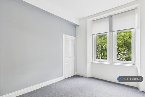 2 bedroom flat to rent, Causeyside St, Paisley, PA1