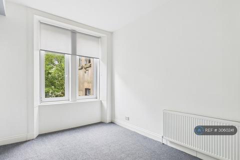 2 bedroom flat to rent, Causeyside St, Paisley, PA1