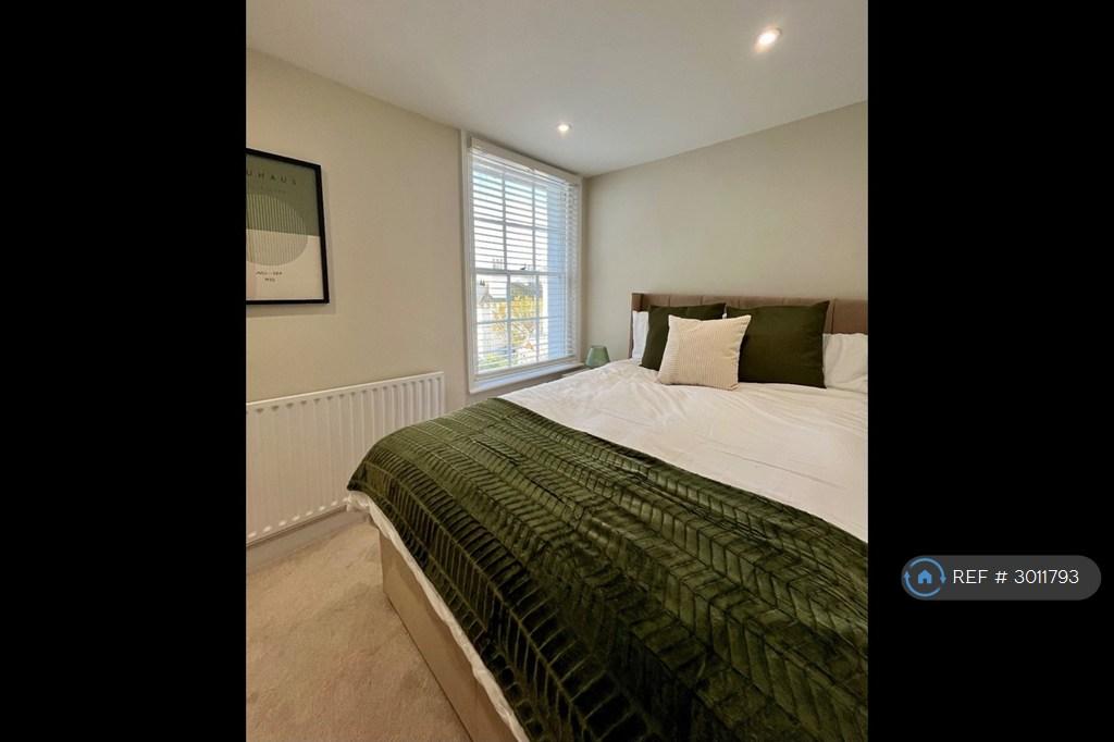 Apartment in Brighton - View 4