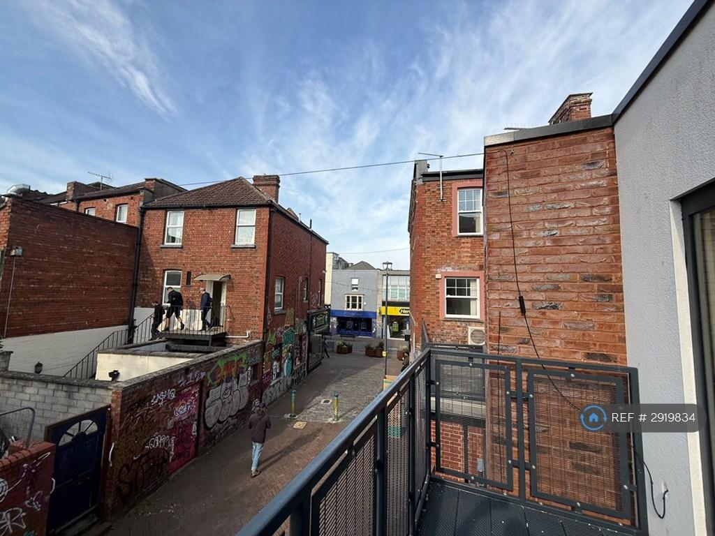 Apartment in Bristol - View 3