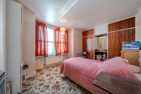 2 bedroom terraced house for sale, Balfour Road, Bromley