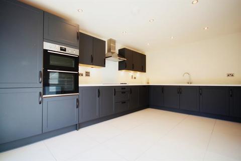 5 bedroom townhouse to rent, Poppy Road, Wilmslow